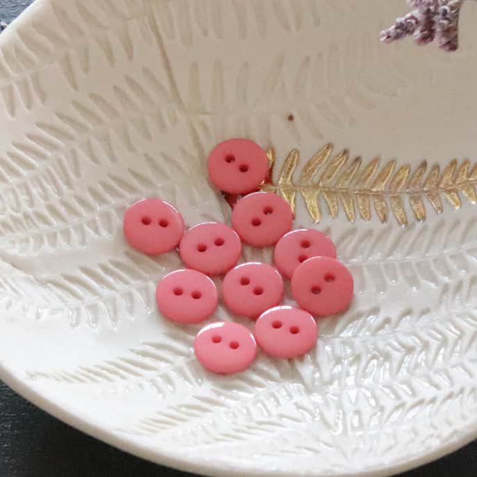 Shiny Flat Buttons by Lise Tailor