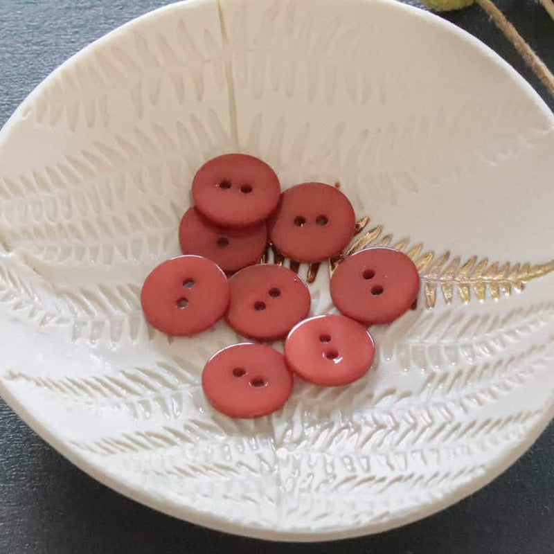 Flat mother-of-pearl buttons with 2 holes