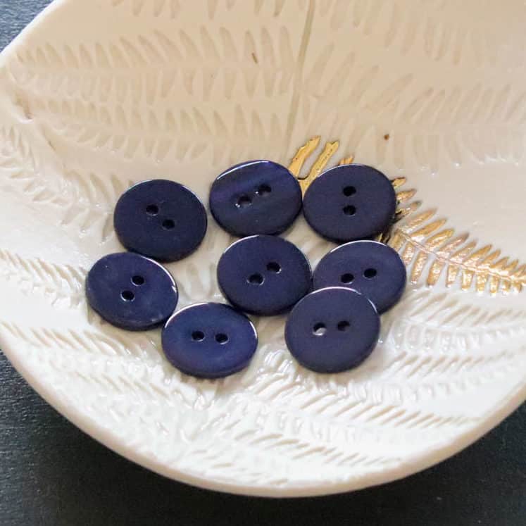 Flat mother-of-pearl buttons with 2 holes