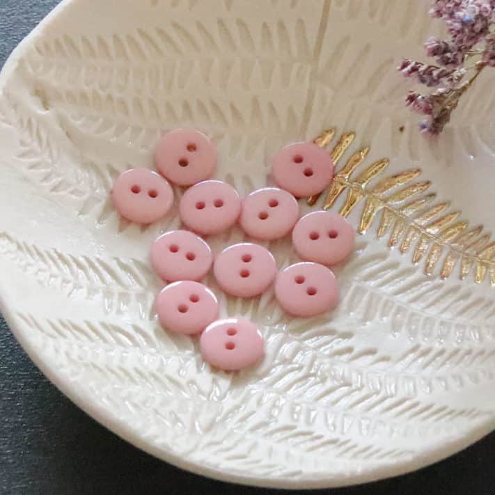 Shiny Flat Buttons by Lise Tailor