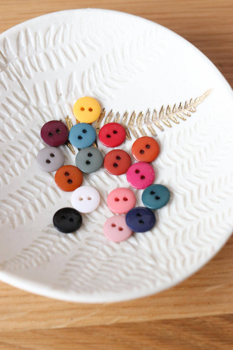Shiny Flat Buttons by Lise Tailor