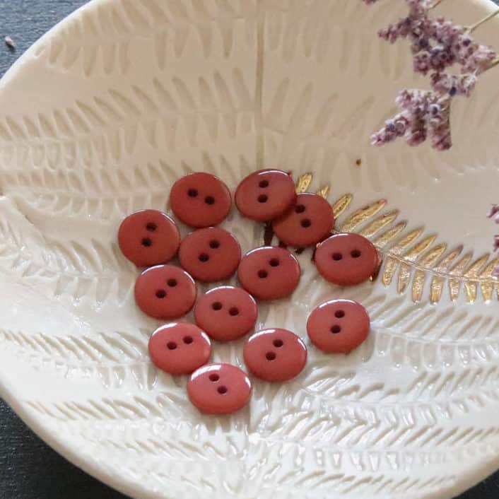 Shiny Flat Buttons by Lise Tailor