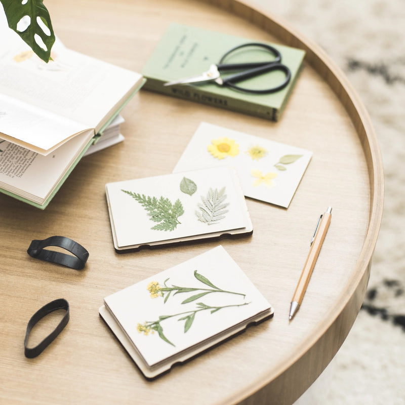 Pocket Flower Press - Line by Studio Wald