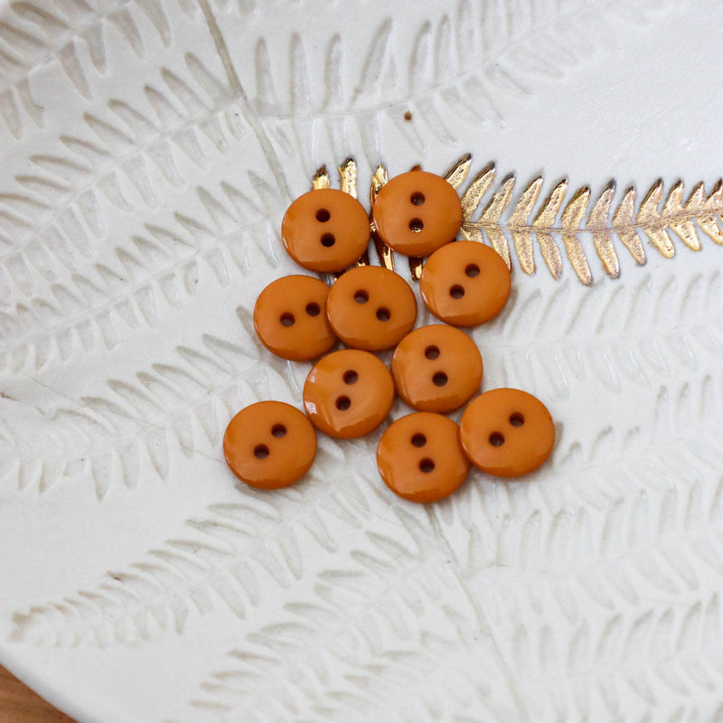 Shiny Flat Buttons by Lise Tailor