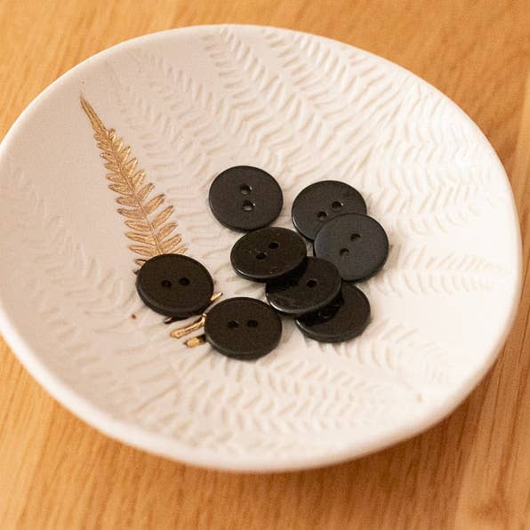 Flat mother-of-pearl buttons with 2 holes