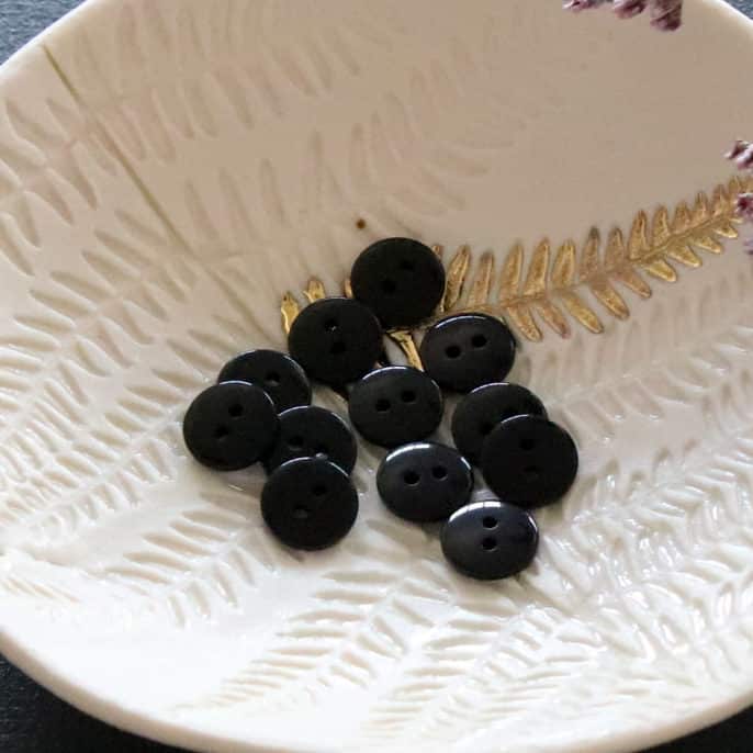 Shiny Flat Buttons by Lise Tailor