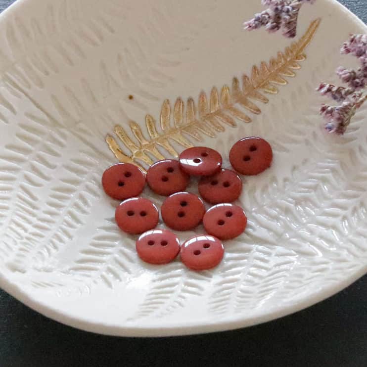 Shiny Flat Buttons by Lise Tailor