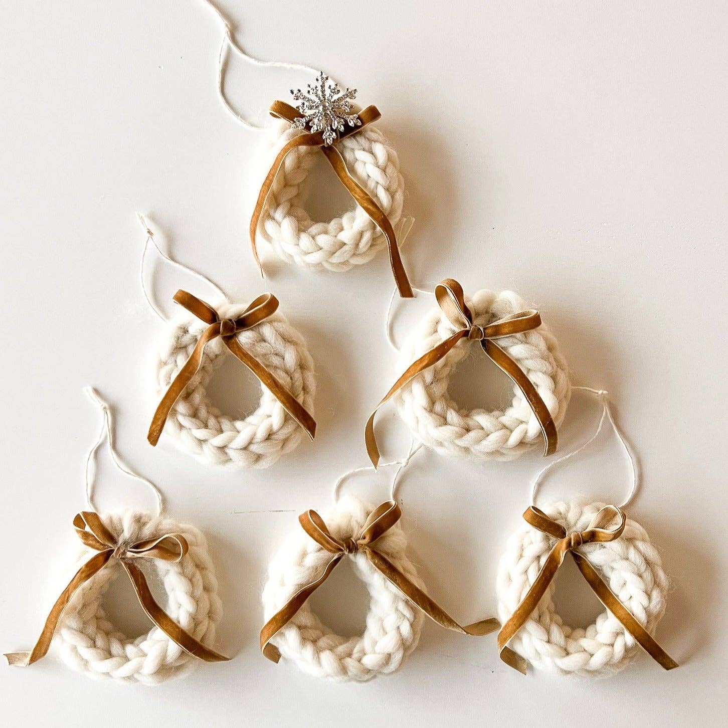 Holiday Wooly Wreath Ornament Kit in Gold