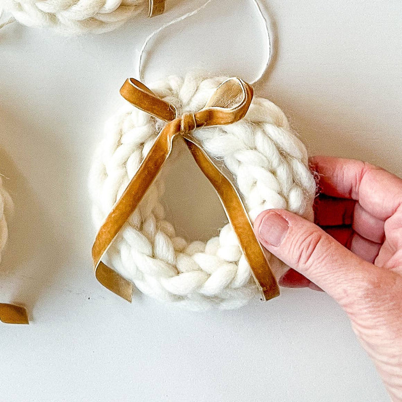 Holiday Wooly Wreath Ornament Kit in Gold