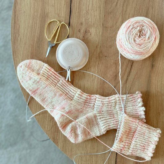 KNITS PU measuring tape by Cindy Ekman
