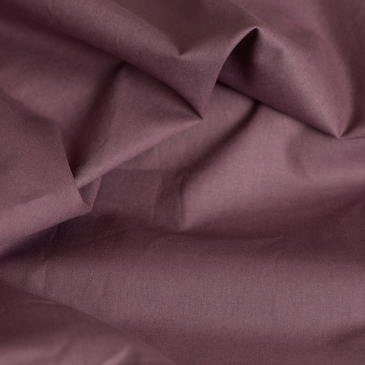Essex Linen/Cotton Blend in Plum