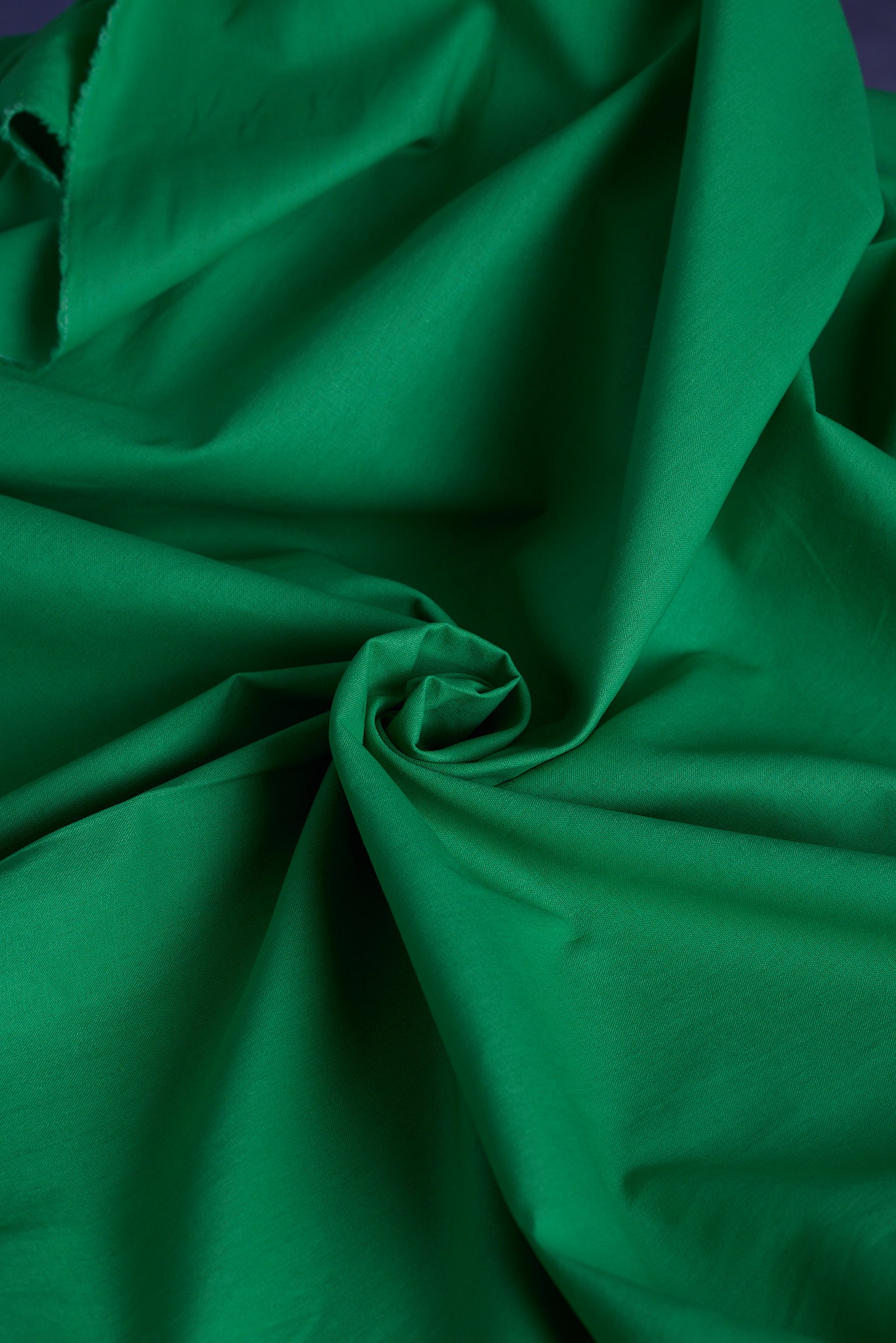 Essex Linen in Kelly Green by Robert Kaufman Fabrics