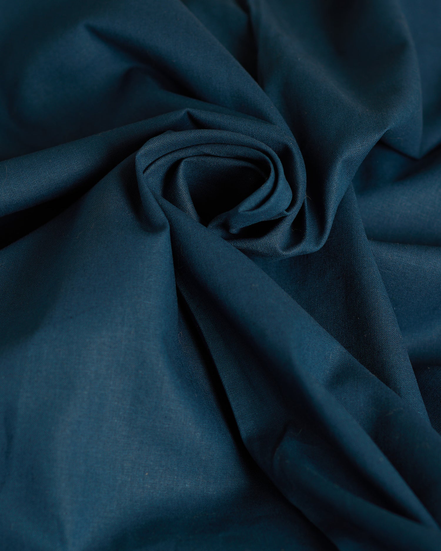 Essex Linen in Midnight by Robert Kaufman