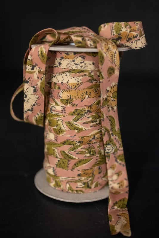 Bias Binding in Maricel Pinks by Merchant & Mills