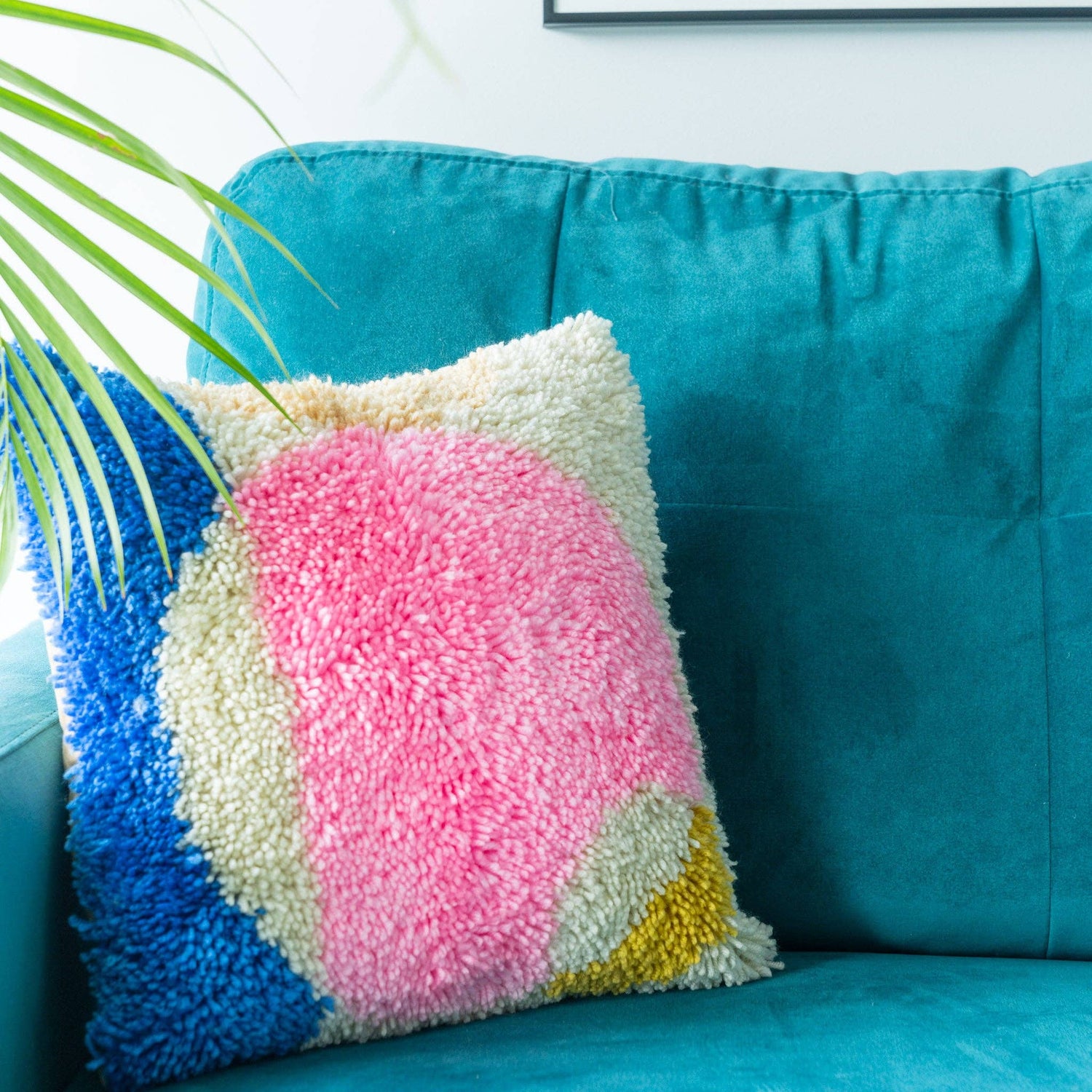 Bubble Geometry Latch Hook Cushion Kit