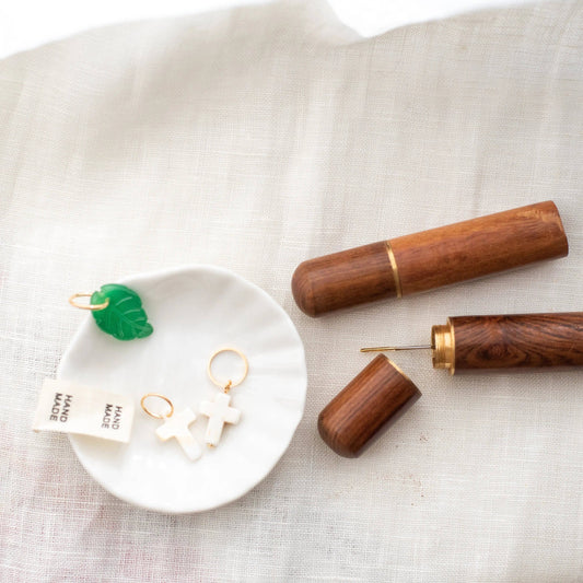 The KNITS wooden needle tube + needle