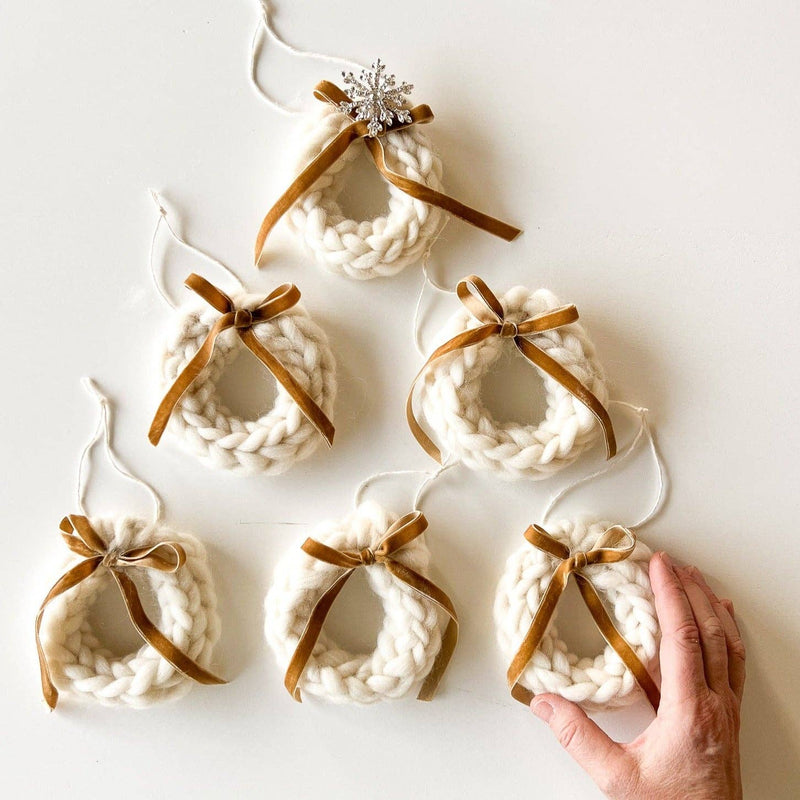 Holiday Wooly Wreath Ornament Kit in Gold