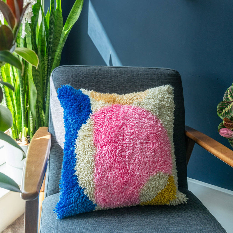 Bubble Geometry Latch Hook Cushion Kit