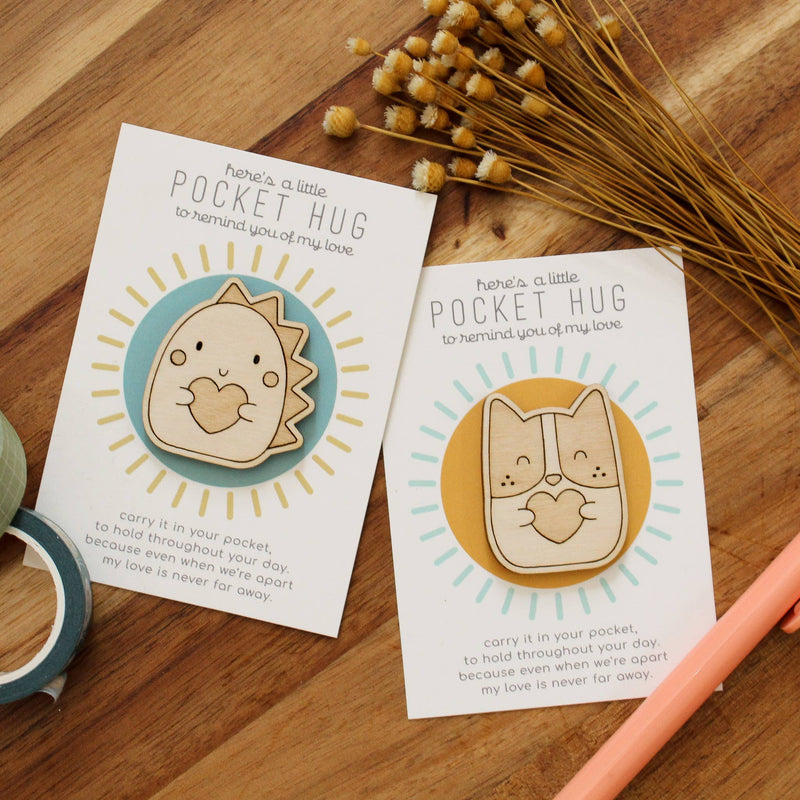 Wooden Pocket Hug – Dog